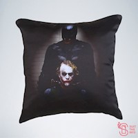 Suit The Bed - Cojín Batman y Jocker  - 40x40cm